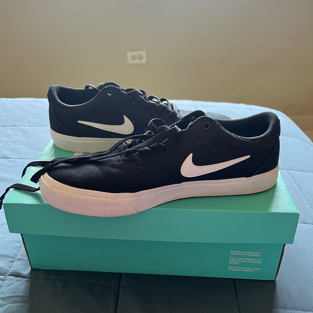 Nike Charge Slip SB Black White Like New one use only